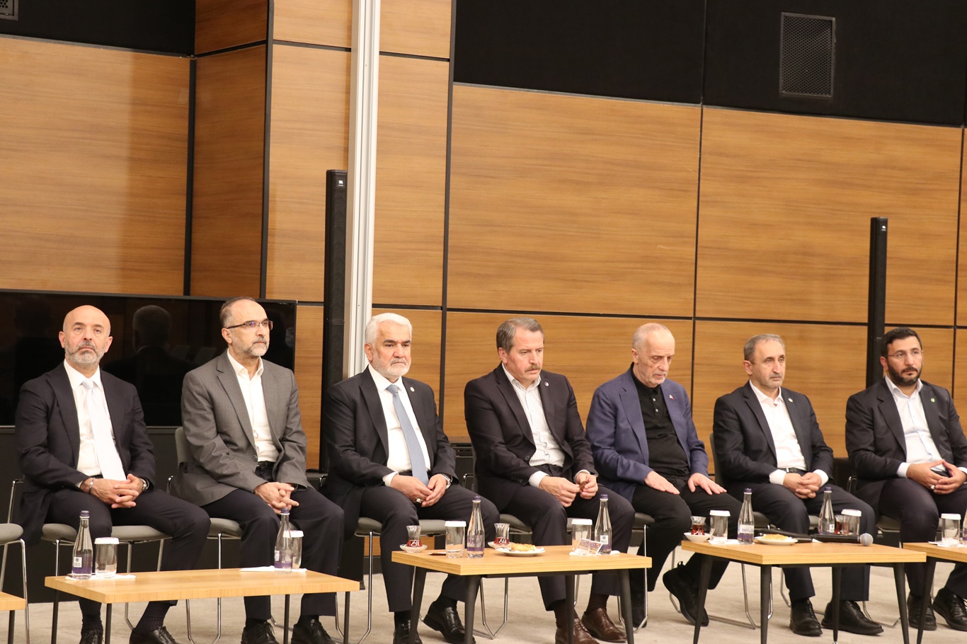 HÜDA PAR Genel Başkanı Yapıcıoğlu'ndan Memur-Sen Genel Başkanı Yalçın'a taziye ziyareti