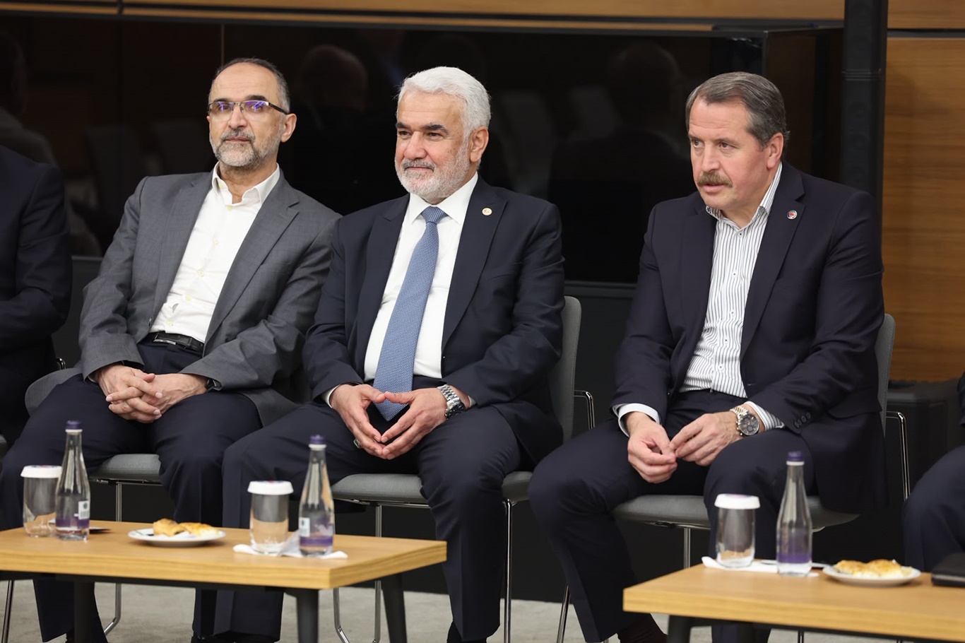 HÜDA PAR Genel Başkanı Yapıcıoğlu'ndan Memur-Sen Genel Başkanı Yalçın'a taziye ziyareti