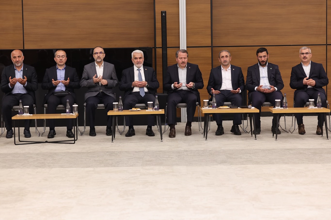 HÜDA PAR Genel Başkanı Yapıcıoğlu'ndan Memur-Sen Genel Başkanı Yalçın'a taziye ziyareti