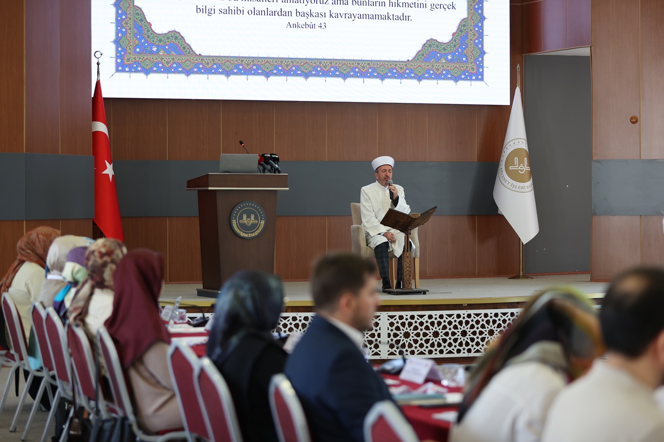 Temel hedefimiz, bilgi ve hikmeti buluşturan Kur’an eğitim modeli geliştirmek