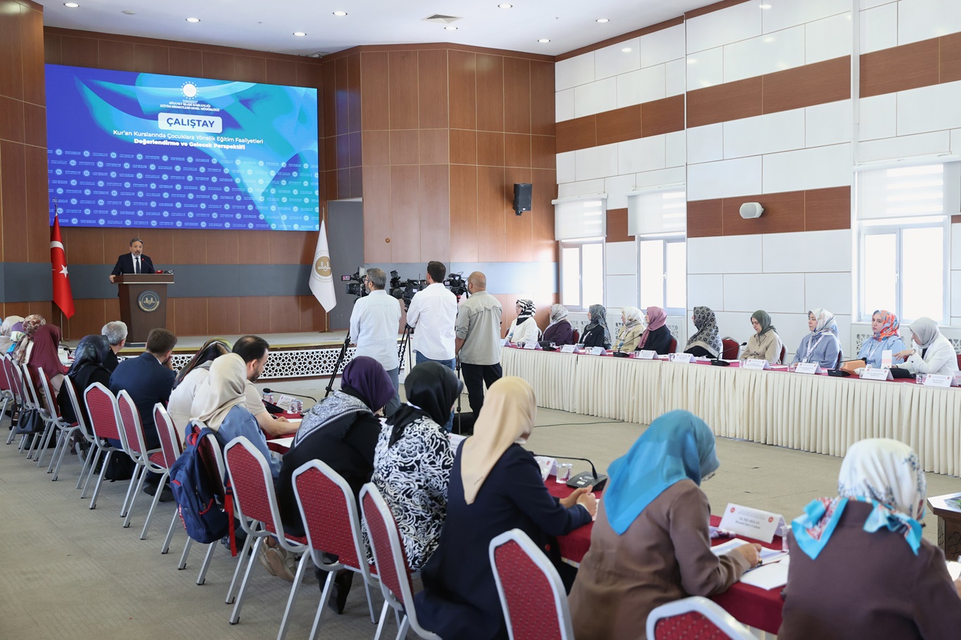 Temel hedefimiz, bilgi ve hikmeti buluşturan Kur’an eğitim modeli geliştirmek