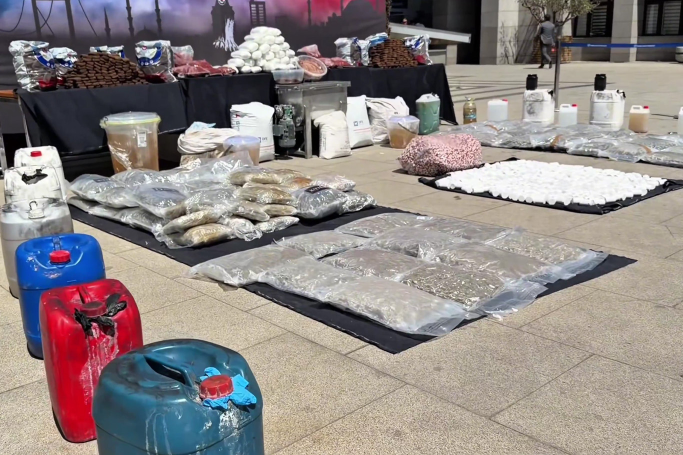 Li 11 bajaran ji tonek zêdetir tiryak hatin bidestxistin