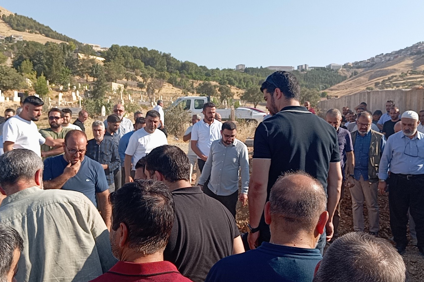 Mardin'de trafik kazasında hayatını kaybedenler defnedildi 