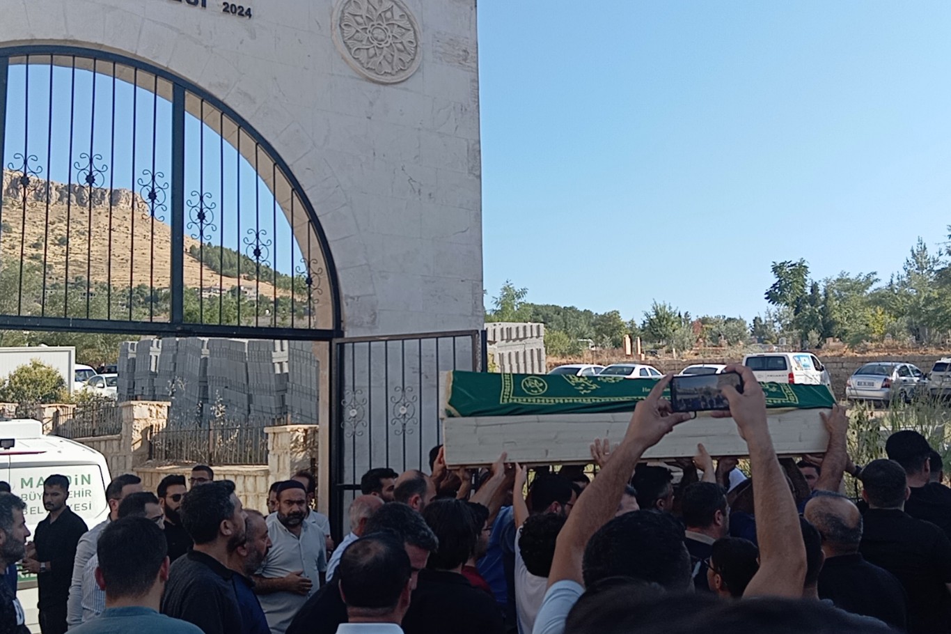 Mardin'de trafik kazasında hayatını kaybedenler defnedildi 