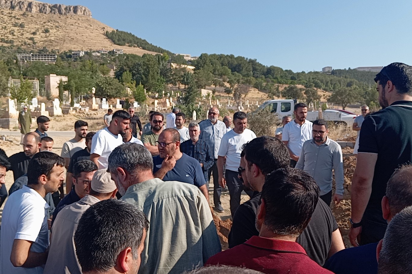 Mardin'de trafik kazasında hayatını kaybedenler defnedildi 