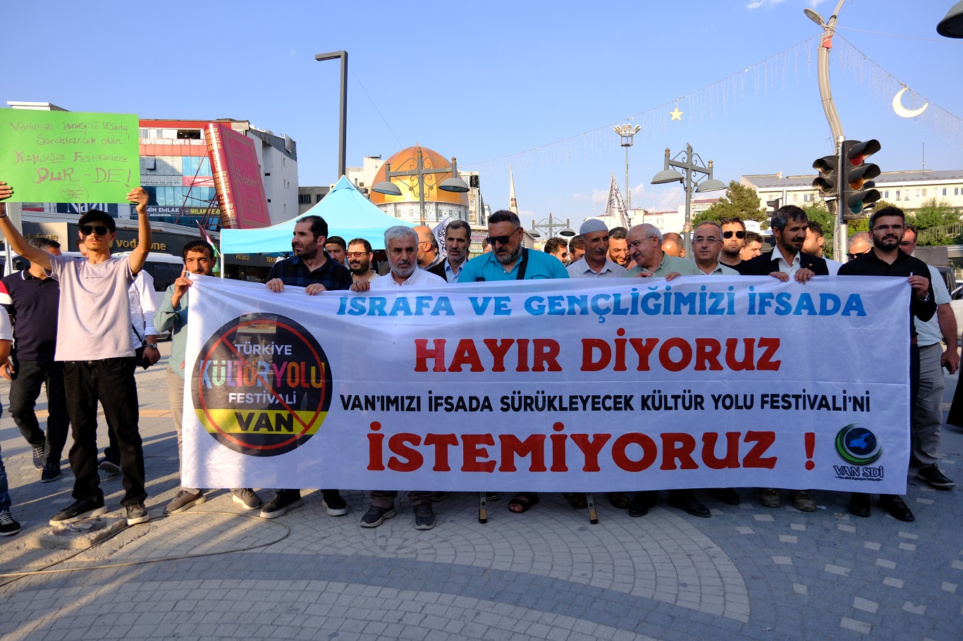 Van SDİ: “Milyonlar konserlere değil, kalıcı yatırımlara harcansın”