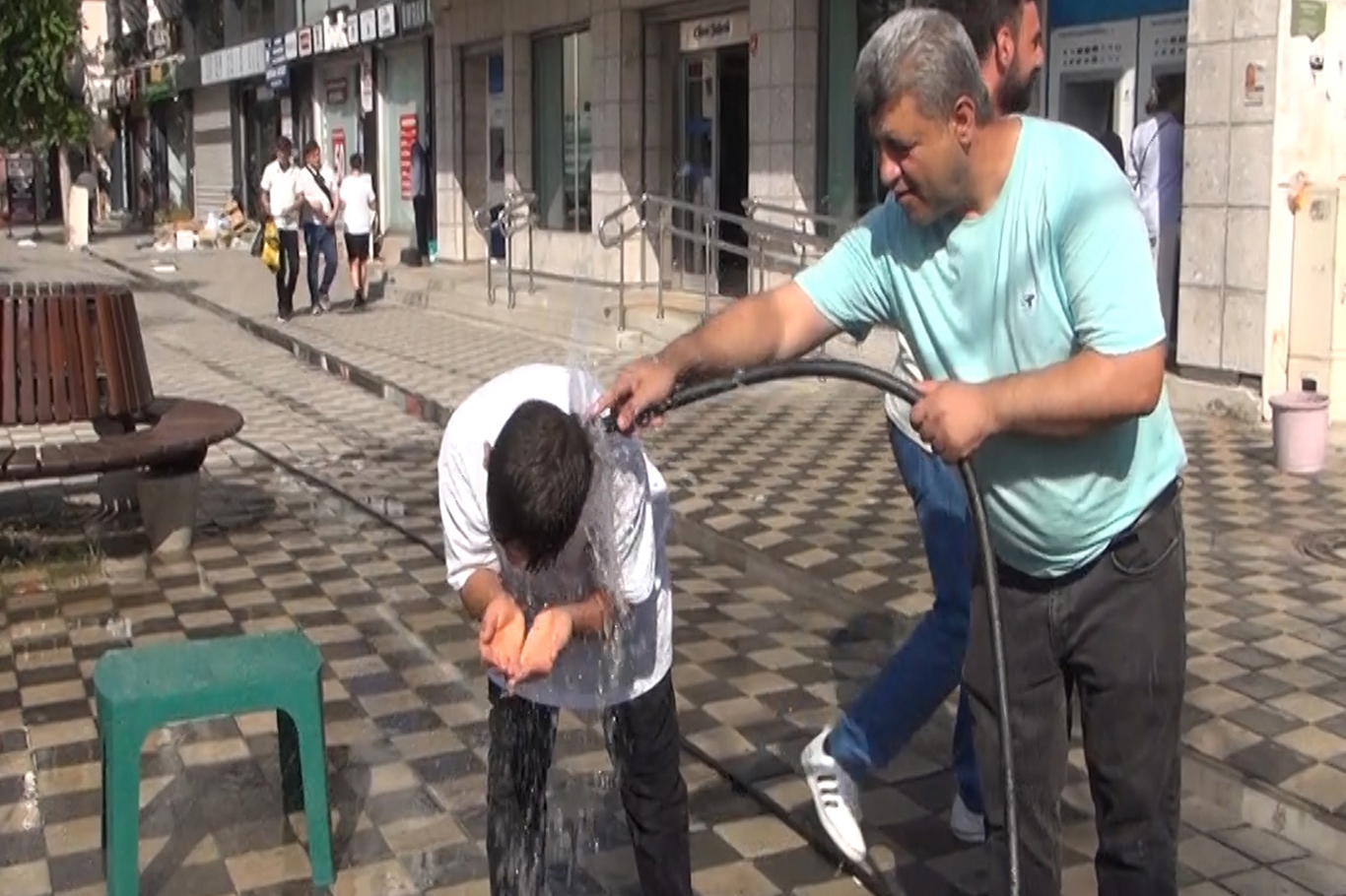 Cizre'de termometreler 58 dereceyi gösterdi: Cadde ve sokaklar boş kaldı