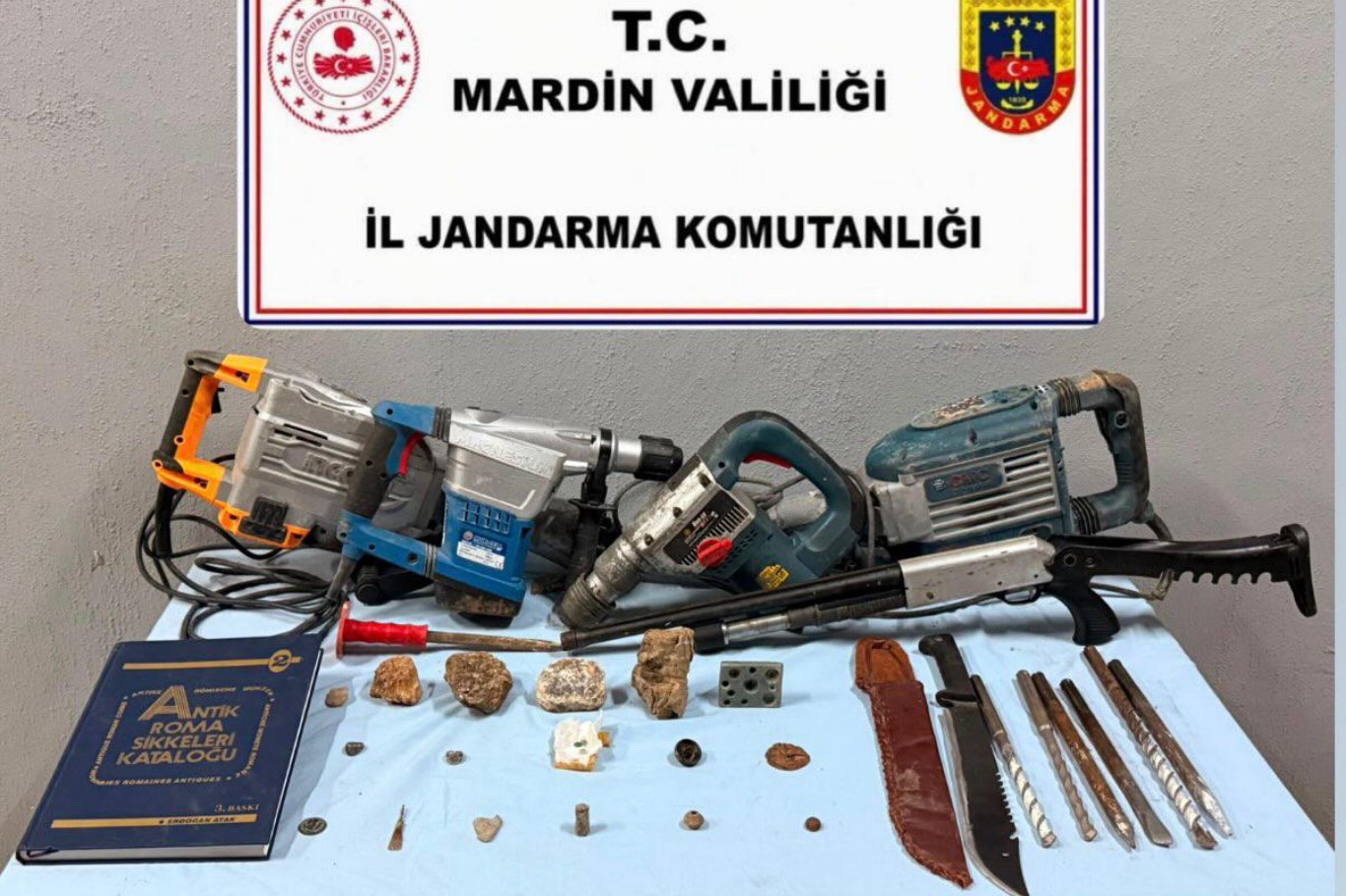 Mardin’de bin 500 yıllık mozaik eser kaçakçılığı operasyonu: 2 şüpheli yakalandı