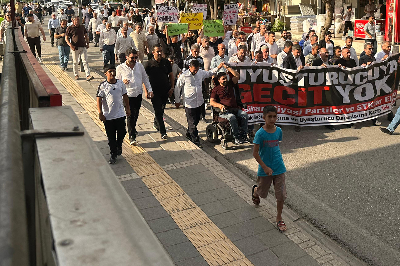 Diyarbakır'da "Madde bağımlılığına ve uyuşturucu baronlarına karşı tek yürek" etkinliği düzenlendi