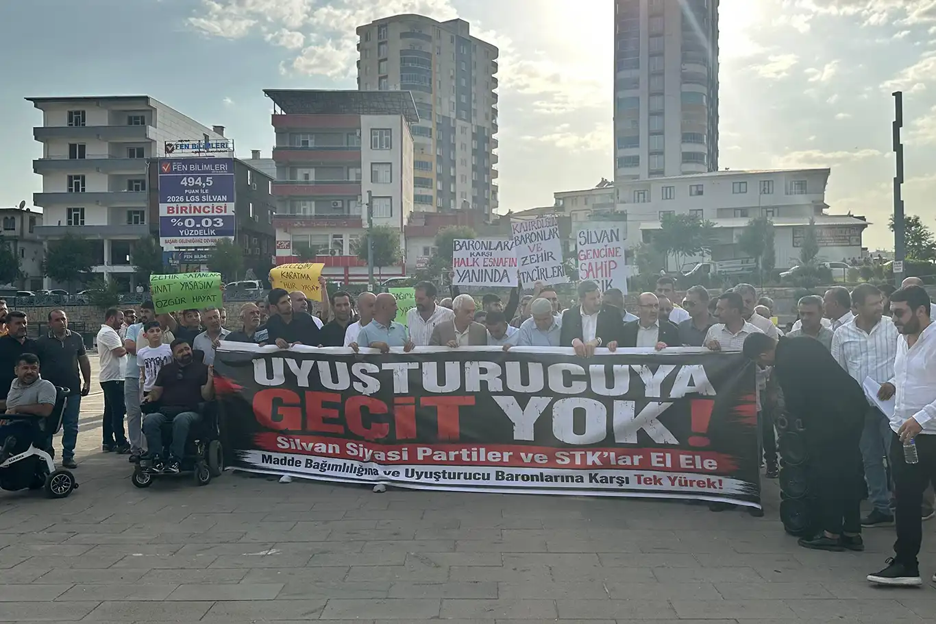 Diyarbakır'da "Madde bağımlılığına ve uyuşturucu baronlarına karşı tek yürek" etkinliği düzenlendi