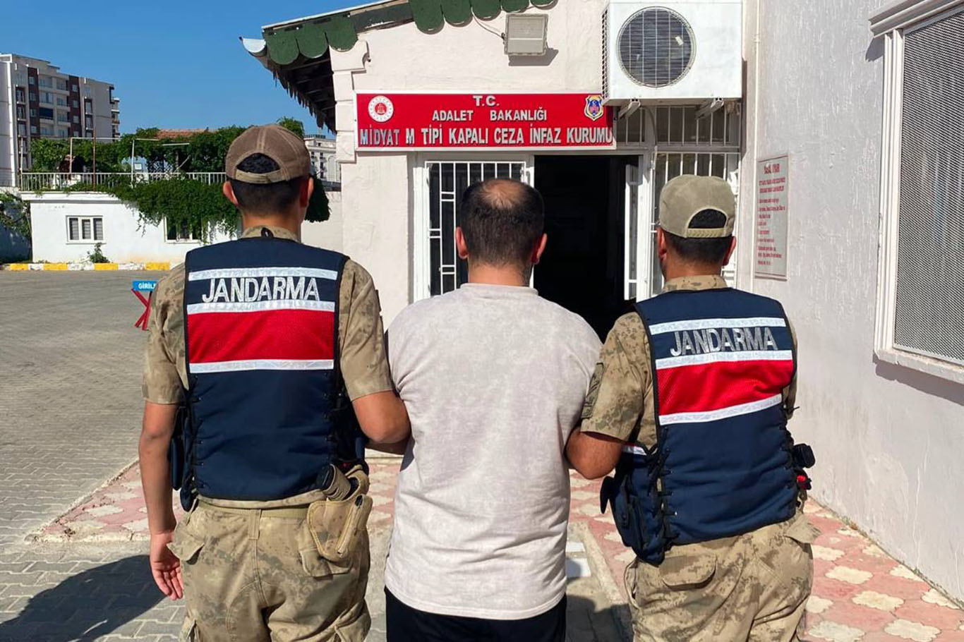 Batman'da kesinleşmiş hapis cezası bulunan 65 hükümlü yakalandı