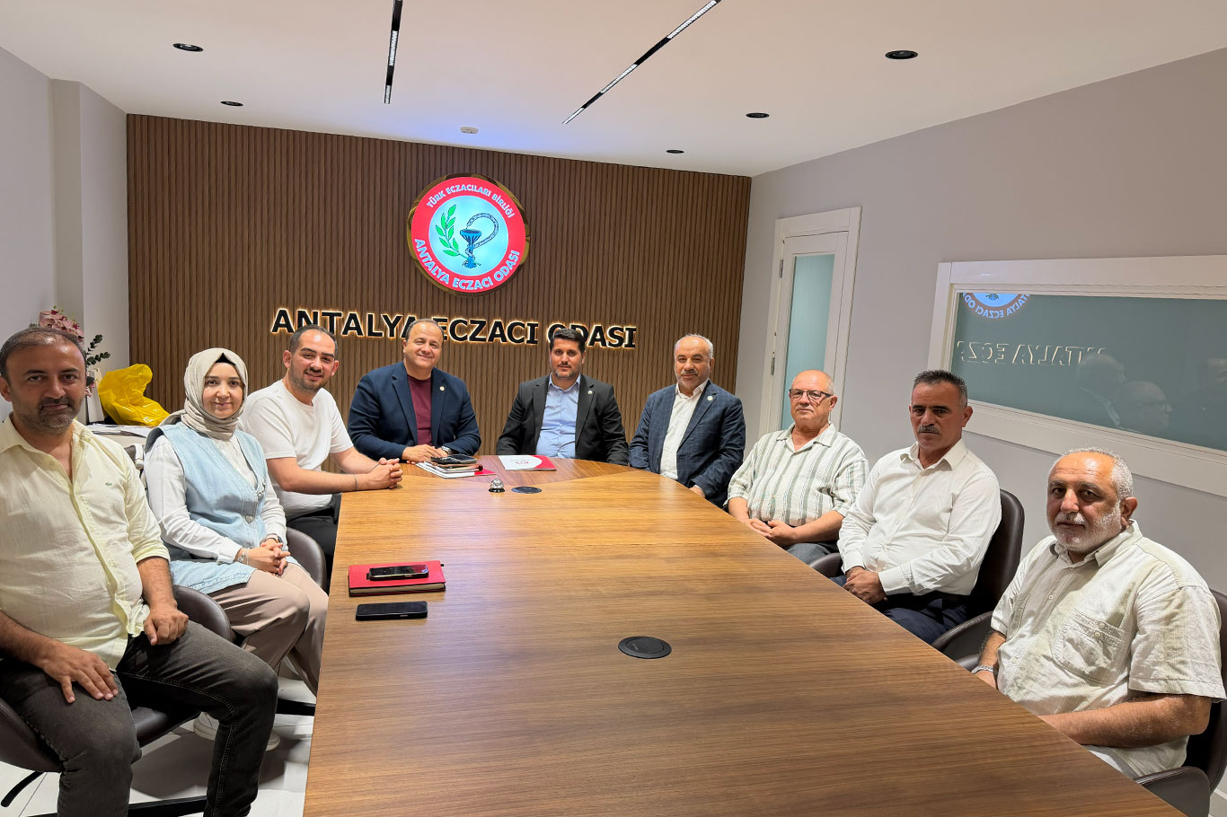 HÜDA PAR'dan Antalya Eczacılar Odası'na ziyaret 