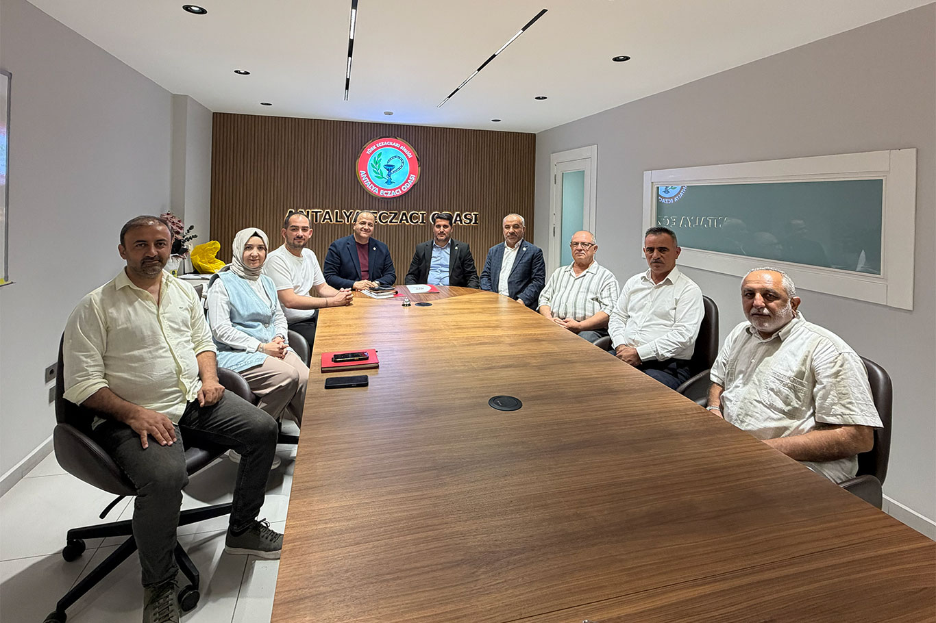 HÜDA PAR'dan Antalya Eczacılar Odası'na ziyaret 