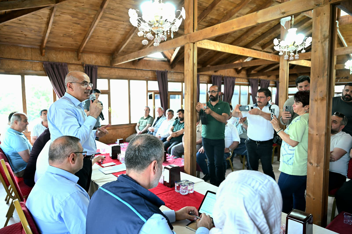 Büyükşehir Belediye Başkanı Er: İlçelerde birinci önceliğimiz grup yollarını sağlıklı hale getirmek