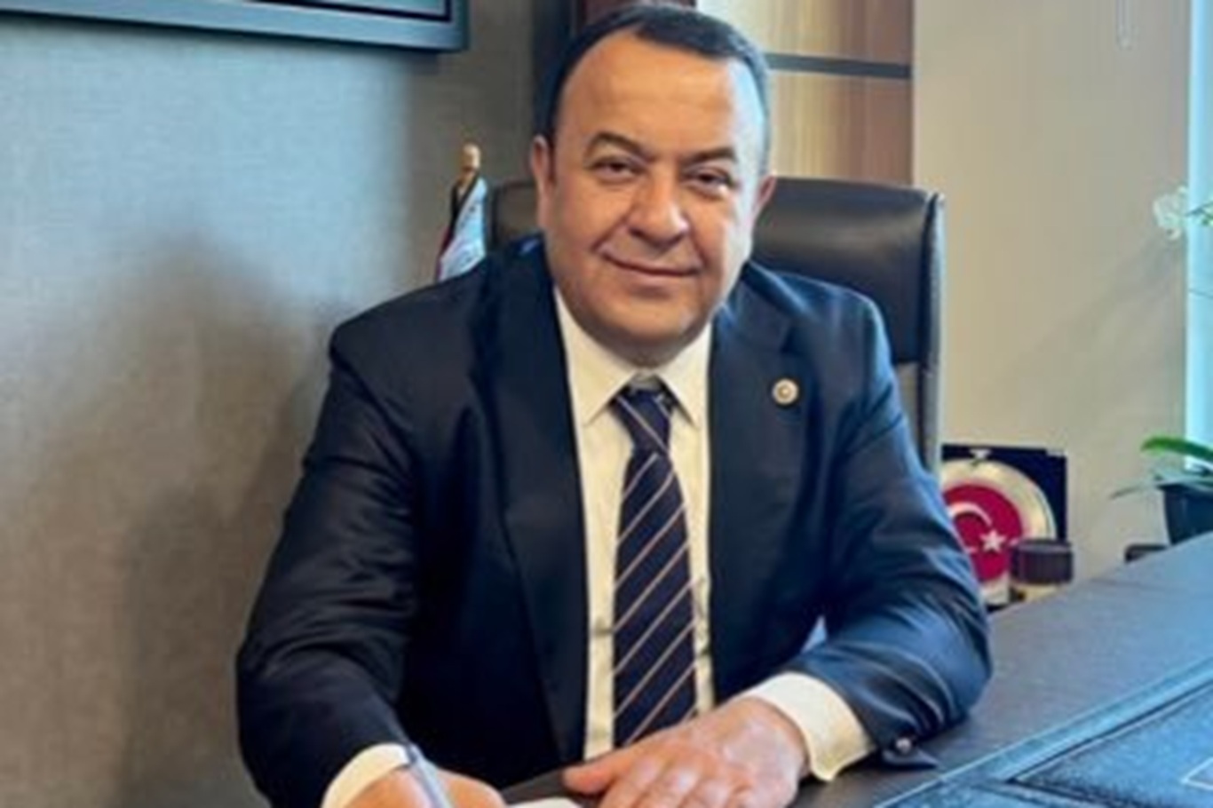 Ankara Milletvekili Adnan Beker CHP’den istifa etti