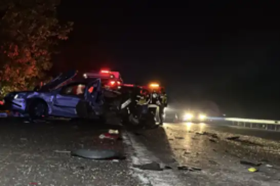 Kocaeli'de emniyet şeridindeki araca tır çarptı: 1 çocuk hayatını kaybetti