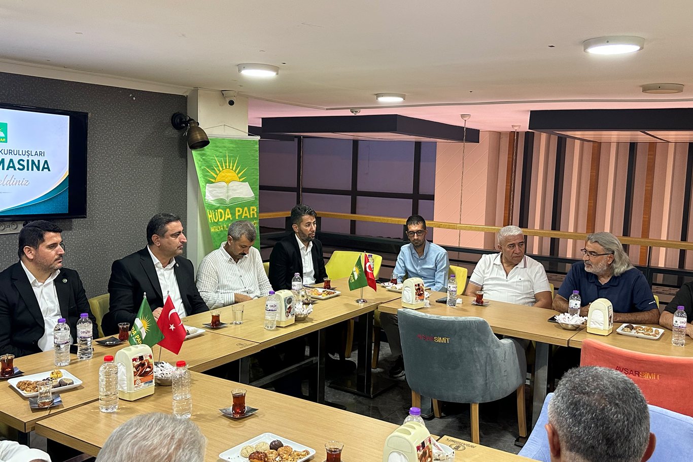 HÜDA PAR Milletvekili Ramanlı, Antalya'da STK Temsilcileriyle buluştu