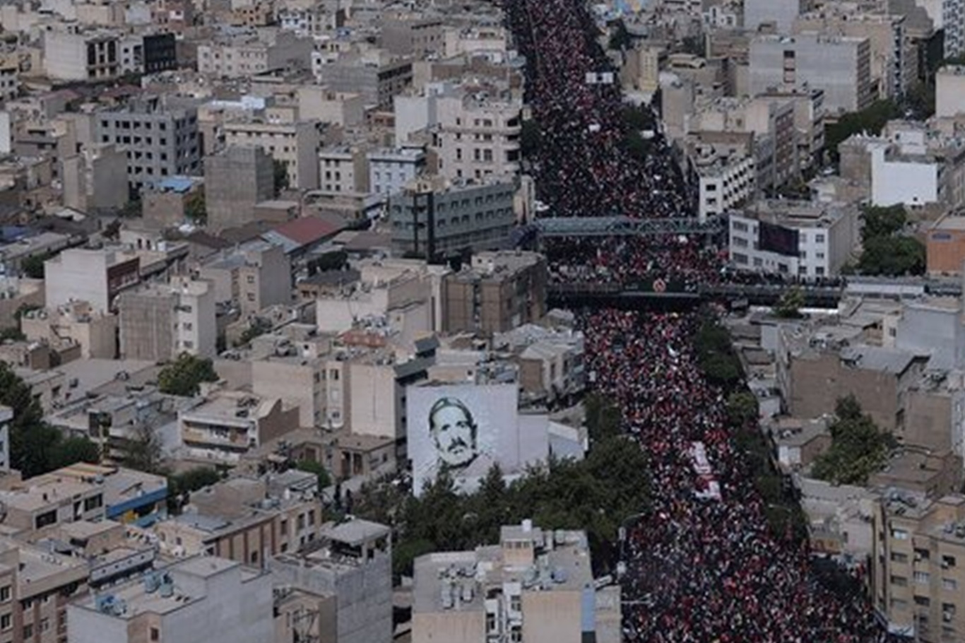 خامنەیی ڕێبەری باڵای شۆڕشی ئیسلامی لە تاران ماڵئاوایی لە گەڵ دەکرێت