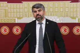 HÜDA PAR Milletvekili Dinç'ten FSM Köprüsü’ne ABD bayrağı renklerinin yansıtılmasına tepki
