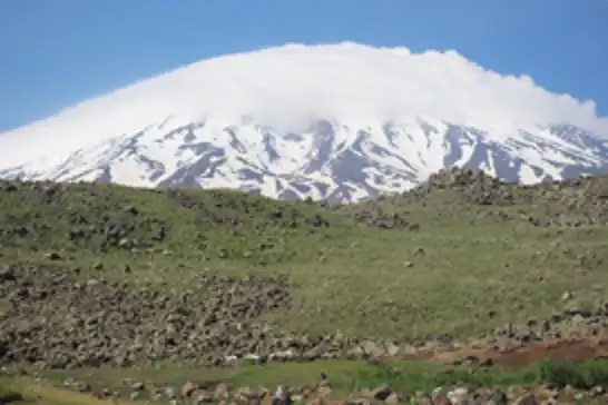 Zirvesi bulut, etekleri hayat, Ağrı Dağı'nda görsel şölen