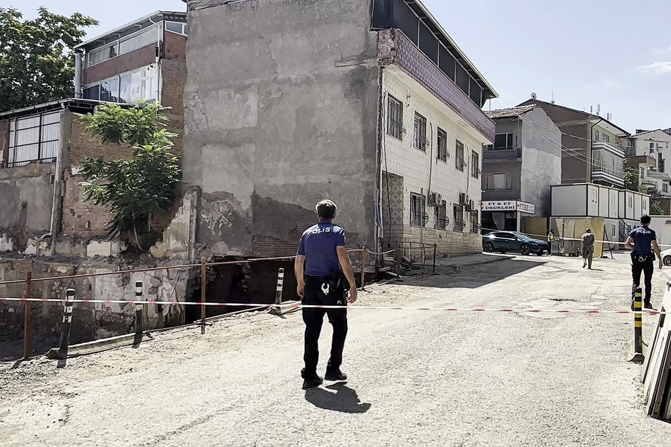 Malatya'da inşaat kazısı sırasında toprak kayması: 2 katlı ev tahliye edildi