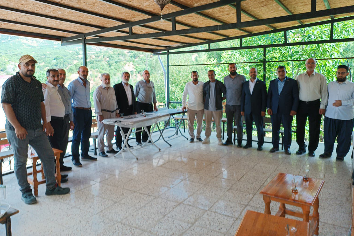 HÜDA PAR Genel Başkan Yardımcısı Şahin Palu'da vatandaş ve esnafın sorunlarını dinledi