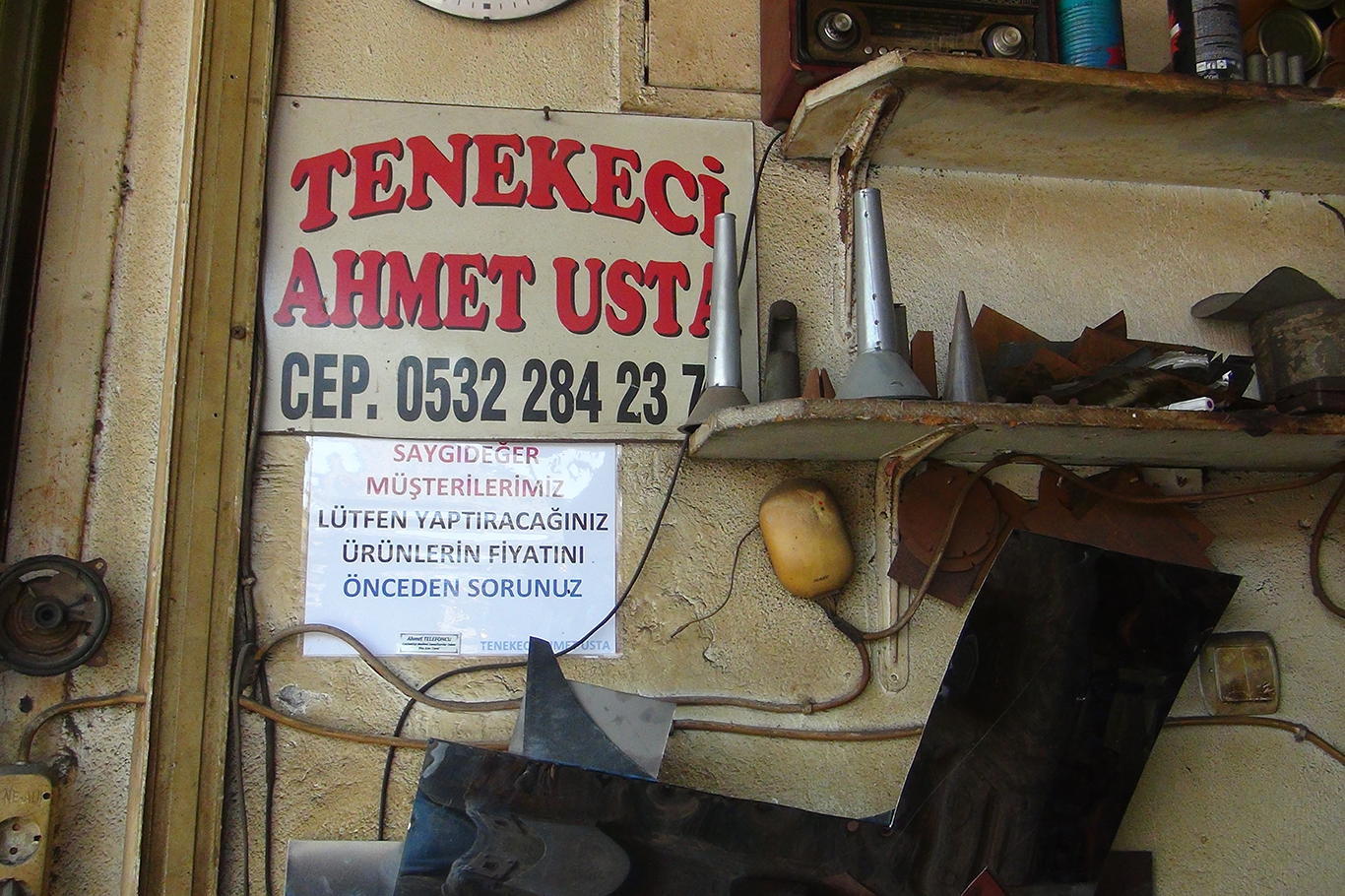 Üç kuşaktır aynı tezgahta tenekecilik mesleğini sürdürüyor
