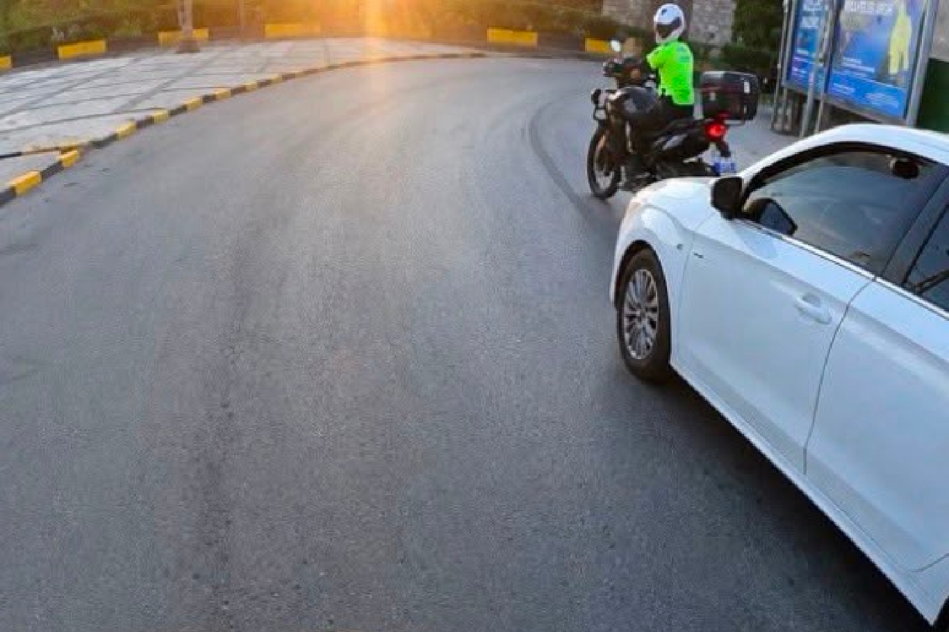 İzmir'de "dur" ihtarına uymayan motosiklet sürücüsüne 394 bin lirayı aşkın ceza