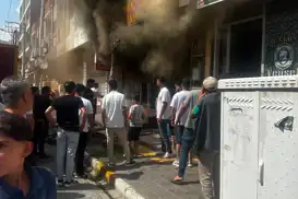 Halı dükkanında çıkan yangın paniğe neden oldu