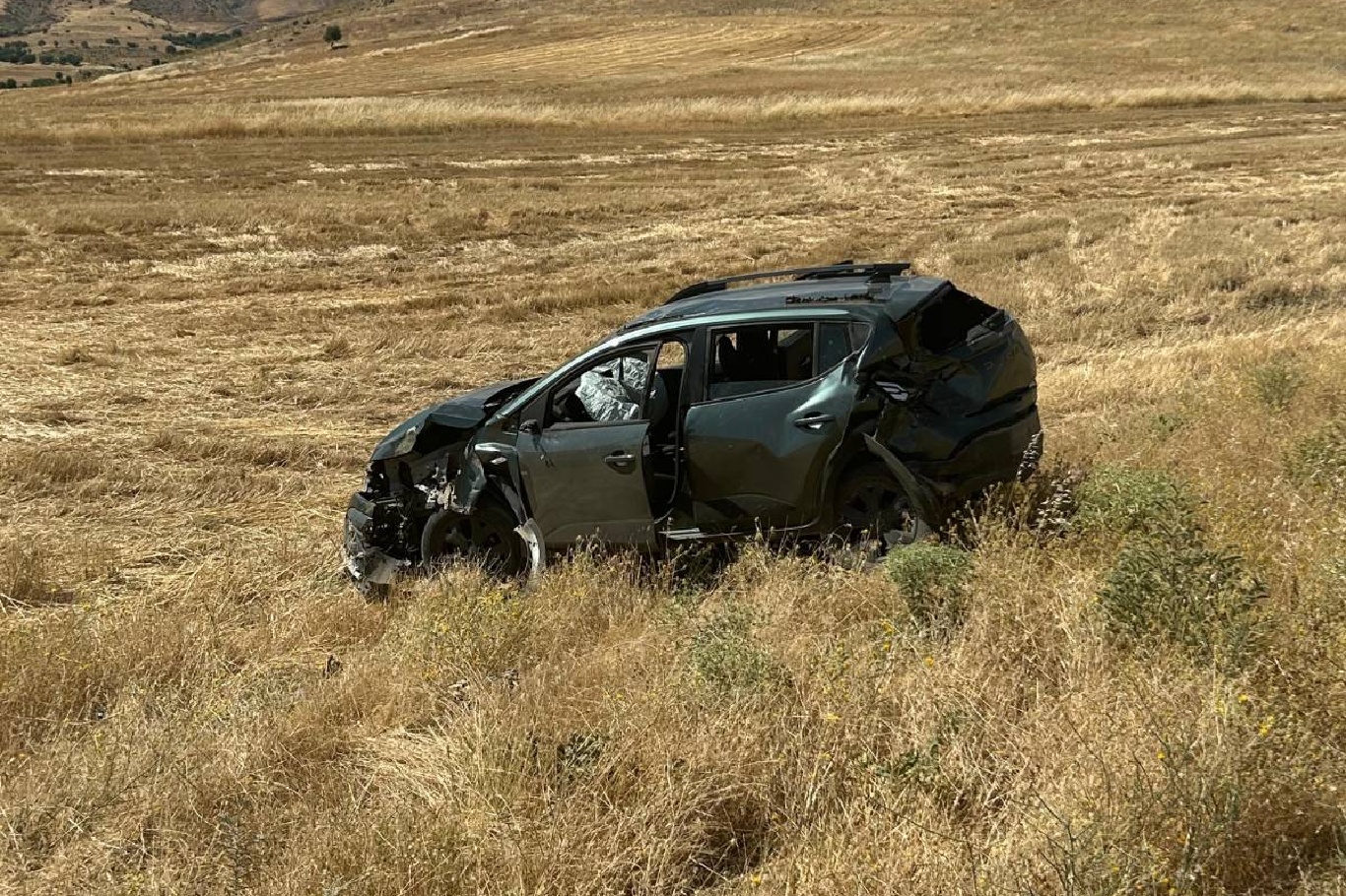 Diyarbakır'da belediye otobüsü ile otomobil çarpıştı: 3 yaralı