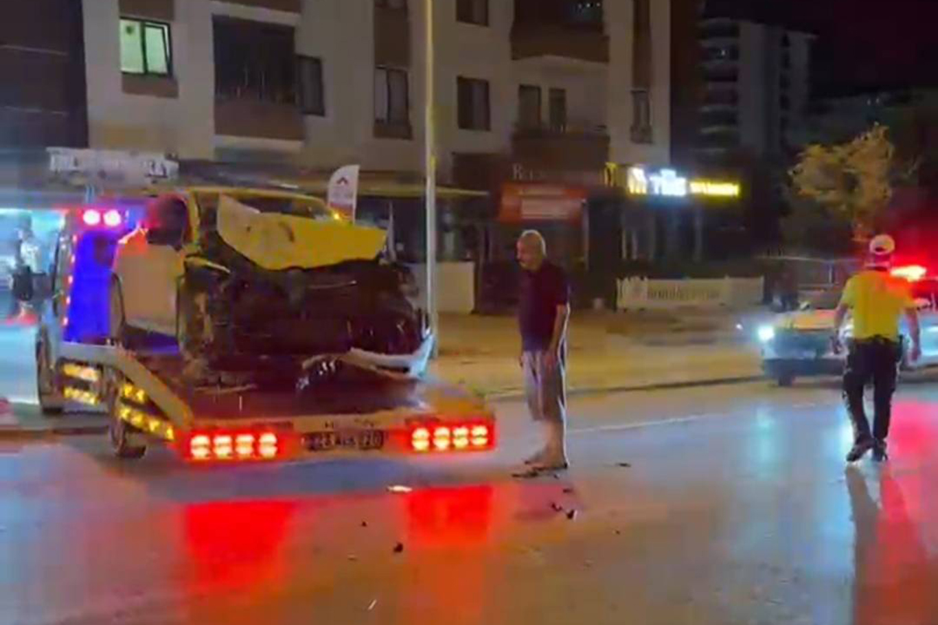 Malatya'da transit ile otomobil çarpıştı: 3 yaralı