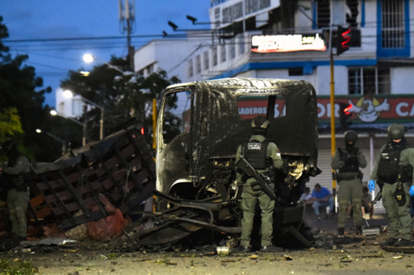 Kolombiya'da polis merkezine bombalı araç saldırısı: 11 yaralı