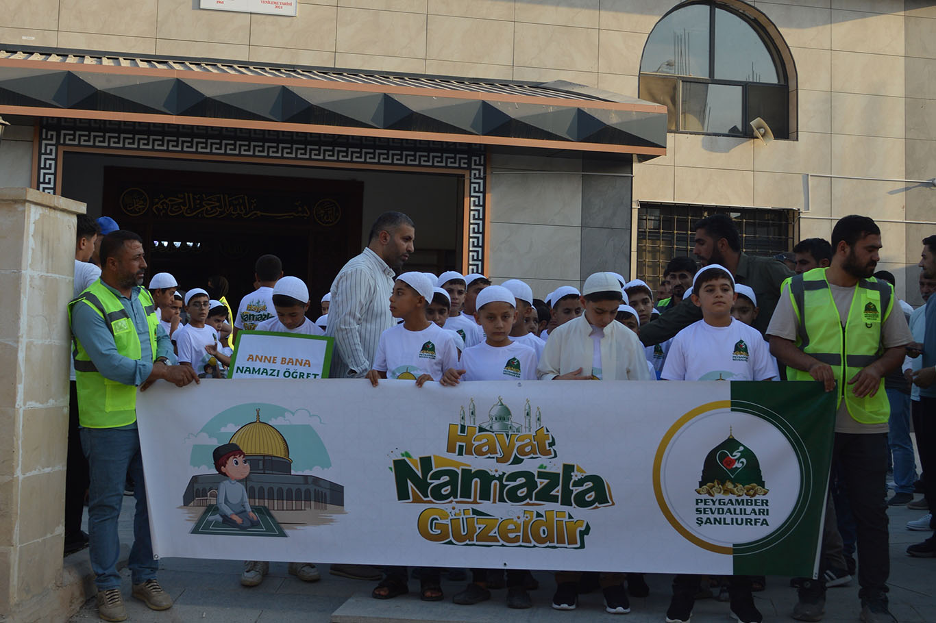 Şanlıurfa'da çocuklar "Hayat Namazla Güzeldir" etkinliğinde buluştu