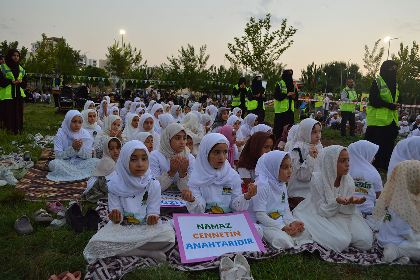 Şanlıurfa'da çocuklar "Hayat Namazla Güzeldir" etkinliğinde buluştu