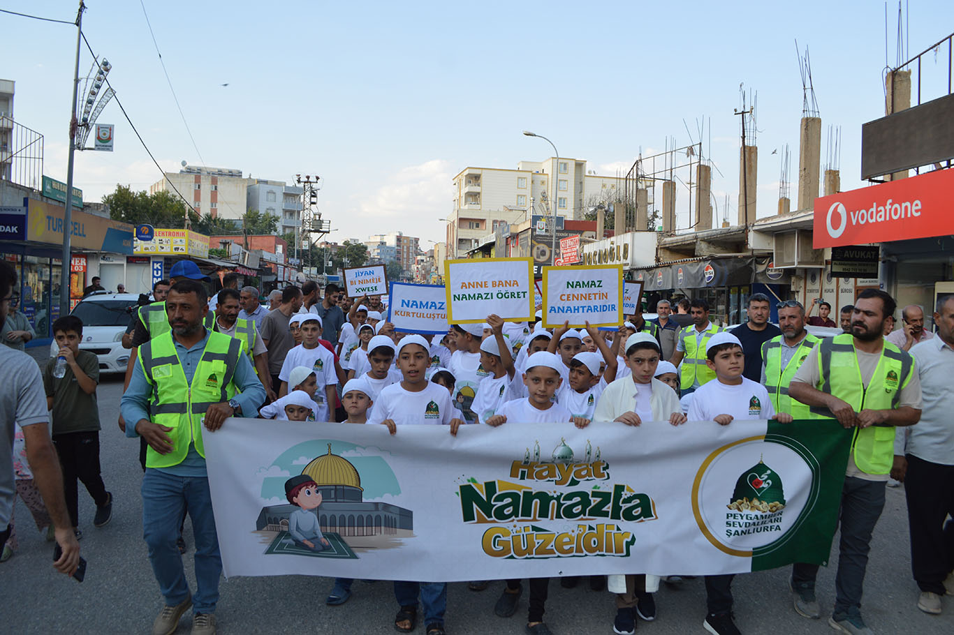 Şanlıurfa'da çocuklar "Hayat Namazla Güzeldir" etkinliğinde buluştu