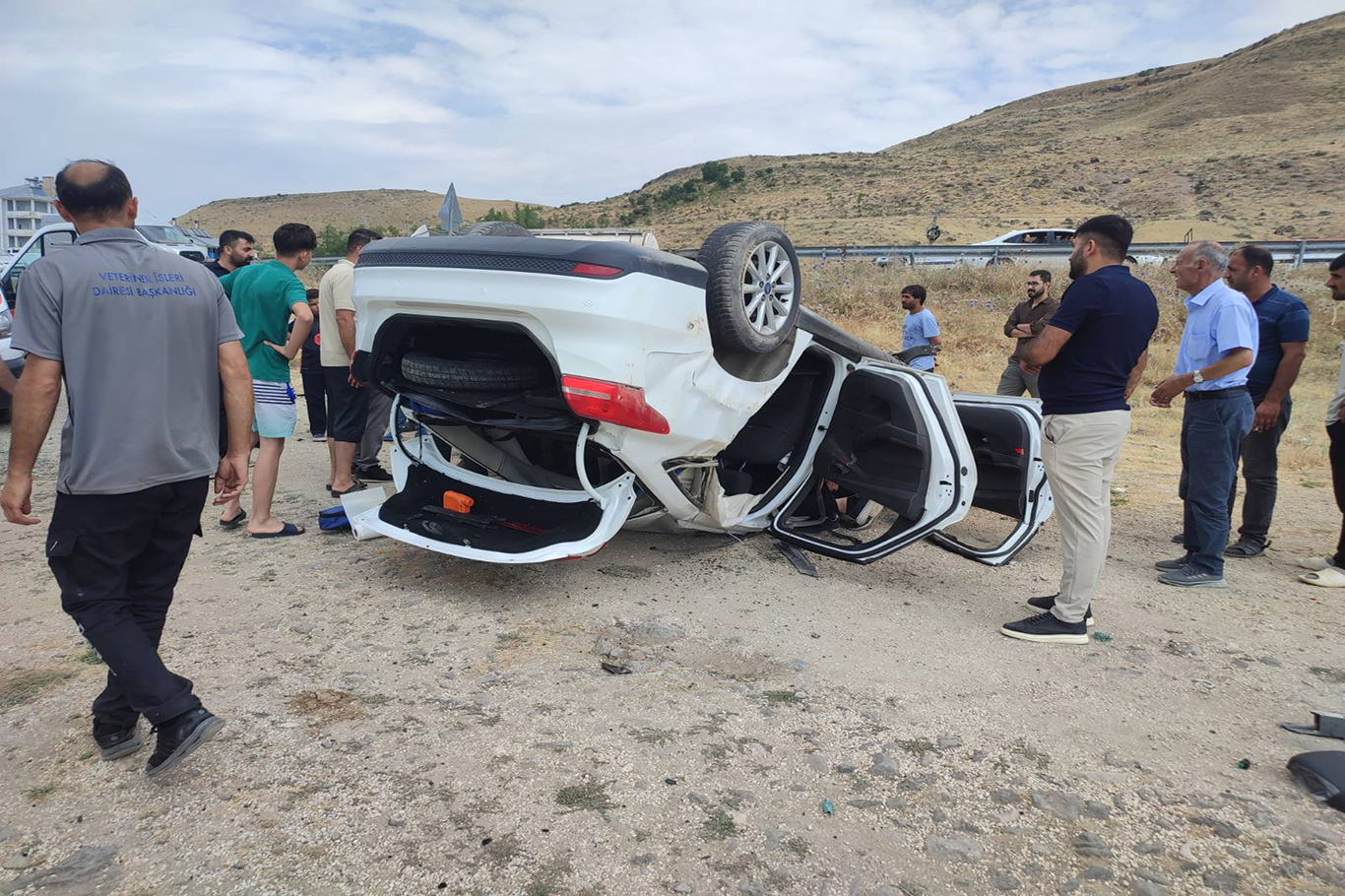 Van'da kontrolden çıkarak takla atan otomobilde 3 kişi yaralandı