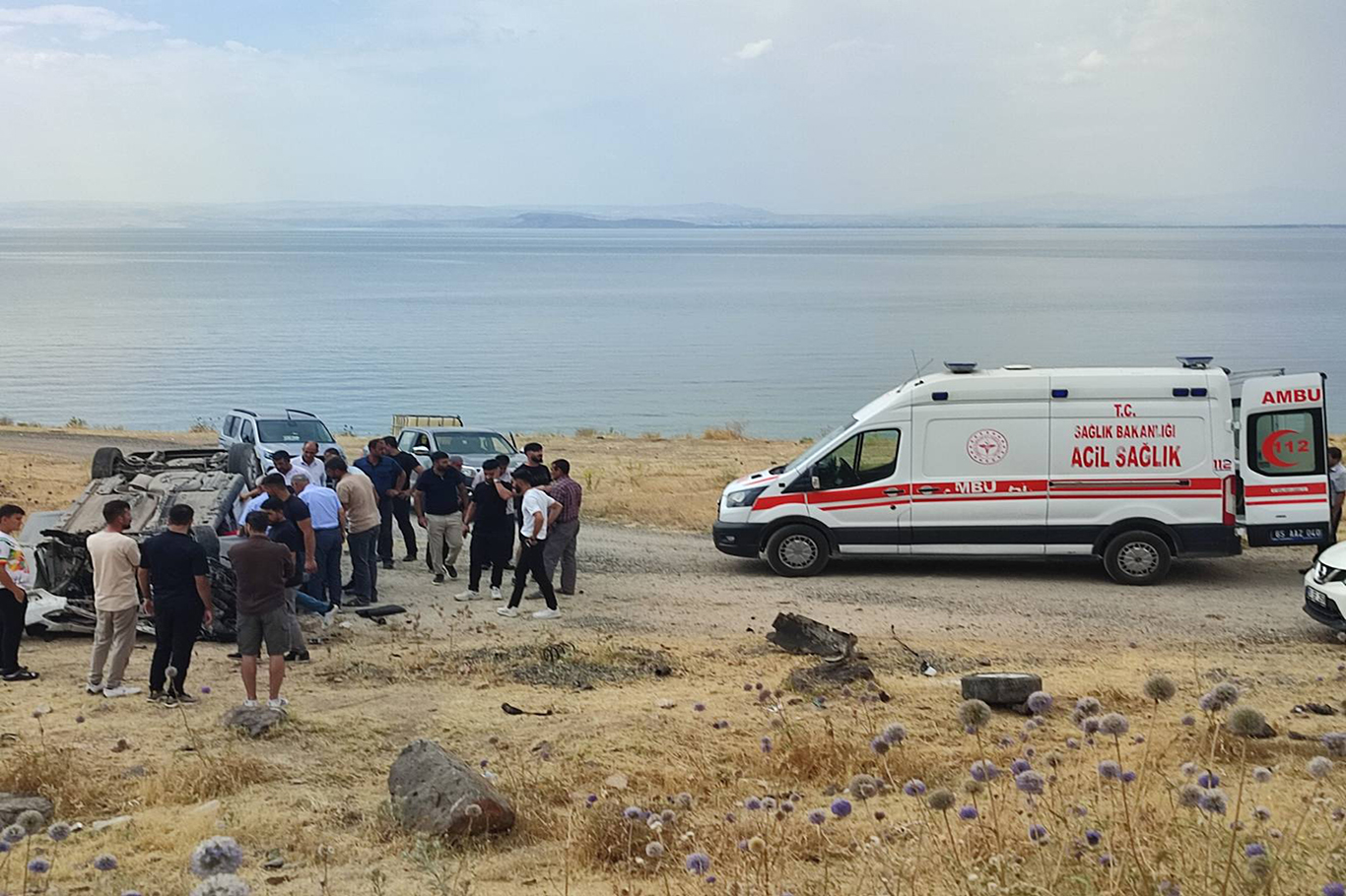 Van'da kontrolden çıkarak takla atan otomobilde 3 kişi yaralandı