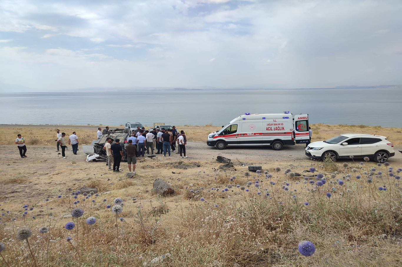 Van'da kontrolden çıkarak takla atan otomobilde 3 kişi yaralandı