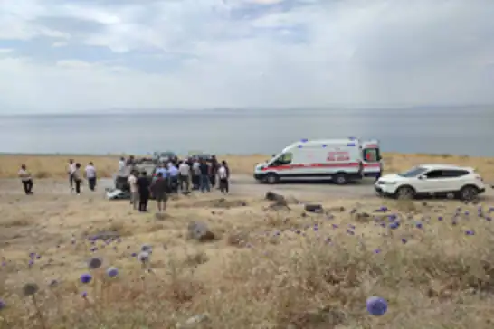 Van'da kontrolden çıkarak takla atan otomobilde 3 kişi yaralandı