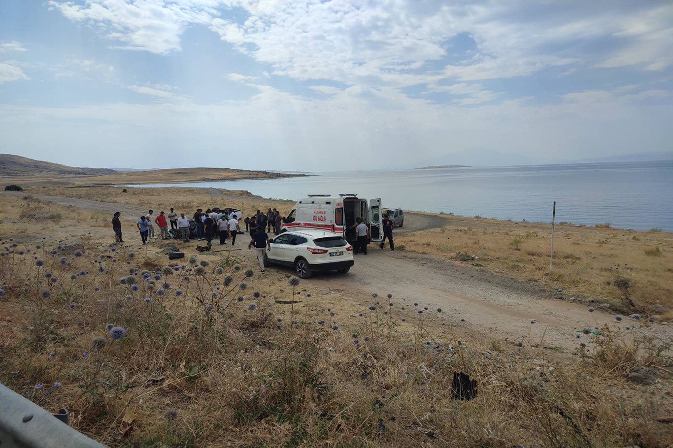 Van'da kontrolden çıkarak takla atan otomobilde 3 kişi yaralandı