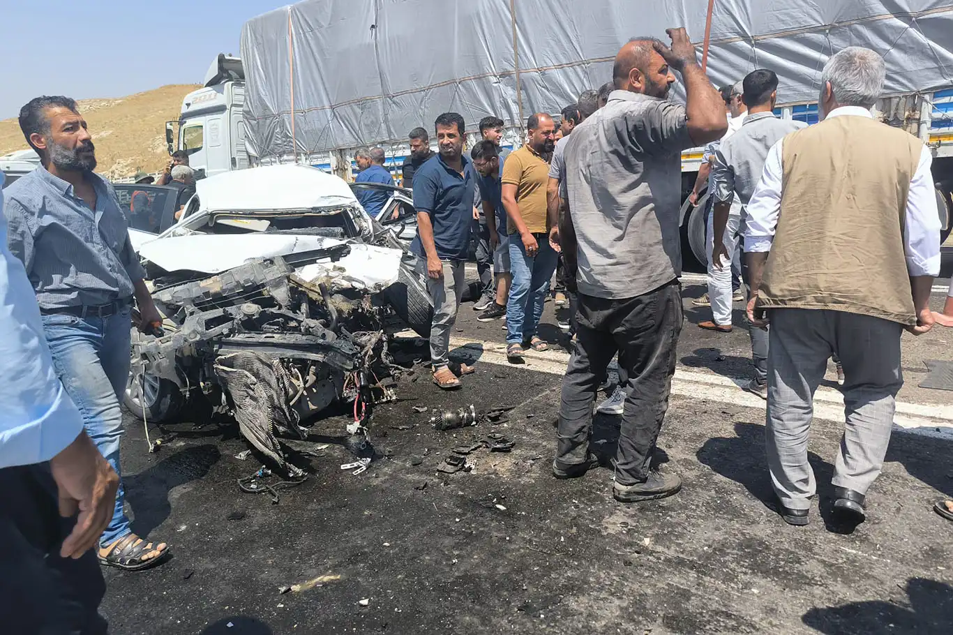 Gaziantep'te seyir halindeki tır ile otomobil çarpıştı: 1 ağır yaralı