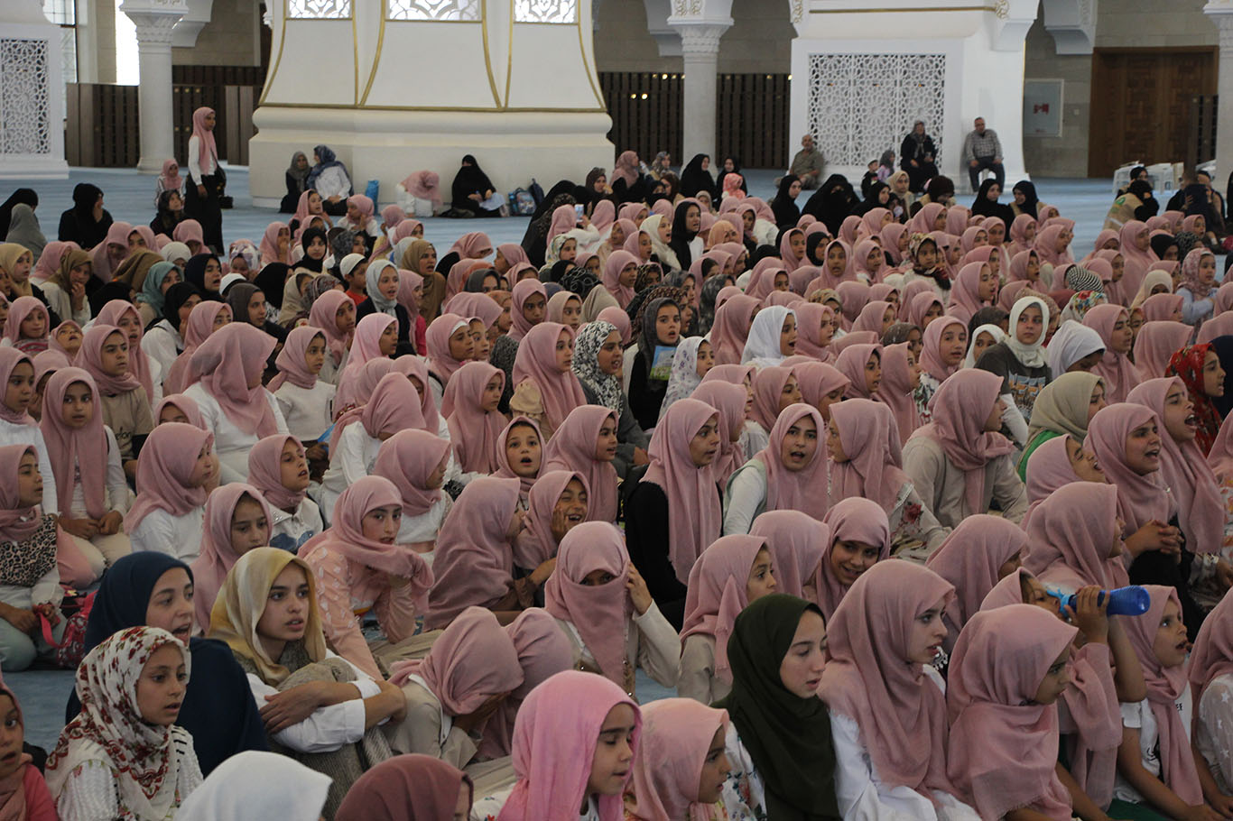 Gaziantep'te "Hayat Namazla Güzeldir" etkinliği: Yüzlerce çocuk Millet Camii'nde buluştu