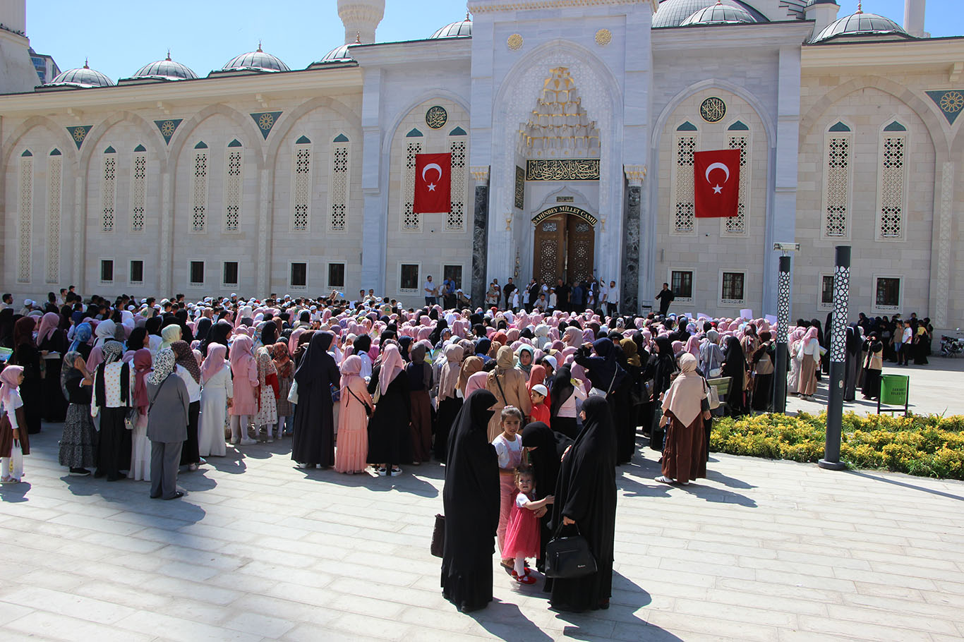 Gaziantep'te "Hayat Namazla Güzeldir" etkinliği: Yüzlerce çocuk Millet Camii'nde buluştu