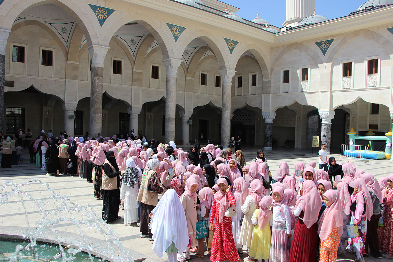 Gaziantep'te "Hayat Namazla Güzeldir" etkinliği: Yüzlerce çocuk Millet Camii'nde buluştu