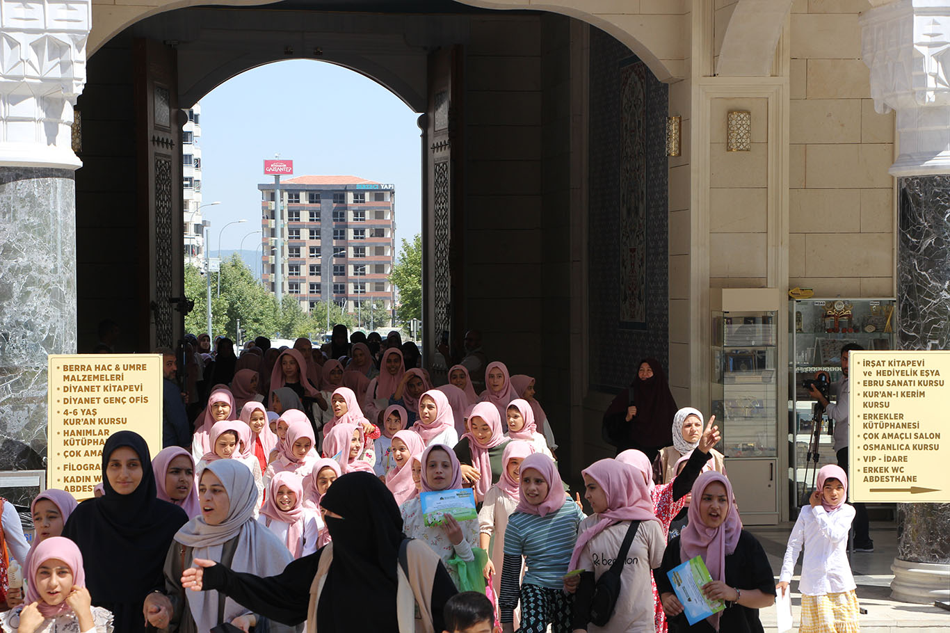 Gaziantep'te "Hayat Namazla Güzeldir" etkinliği: Yüzlerce çocuk Millet Camii'nde buluştu