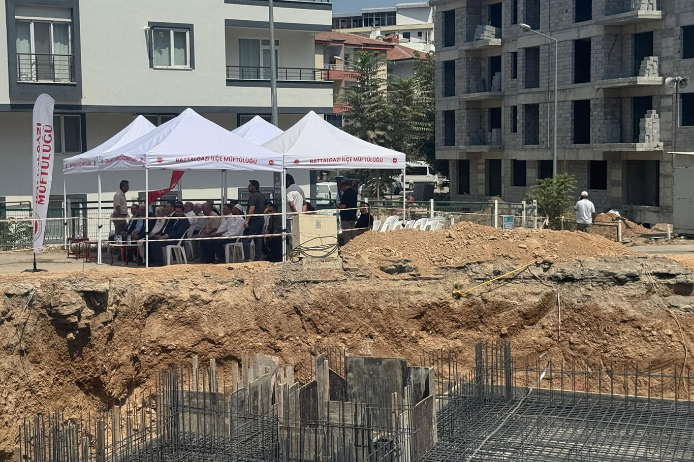 Malatya'da Mehmet Çoloğlu Camii'nin temeli dualarla atıldı