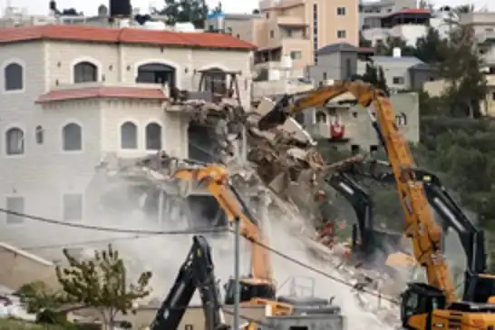 İşgalciler Batı Şeria'da Filistinlilere ait yapıları yıktı