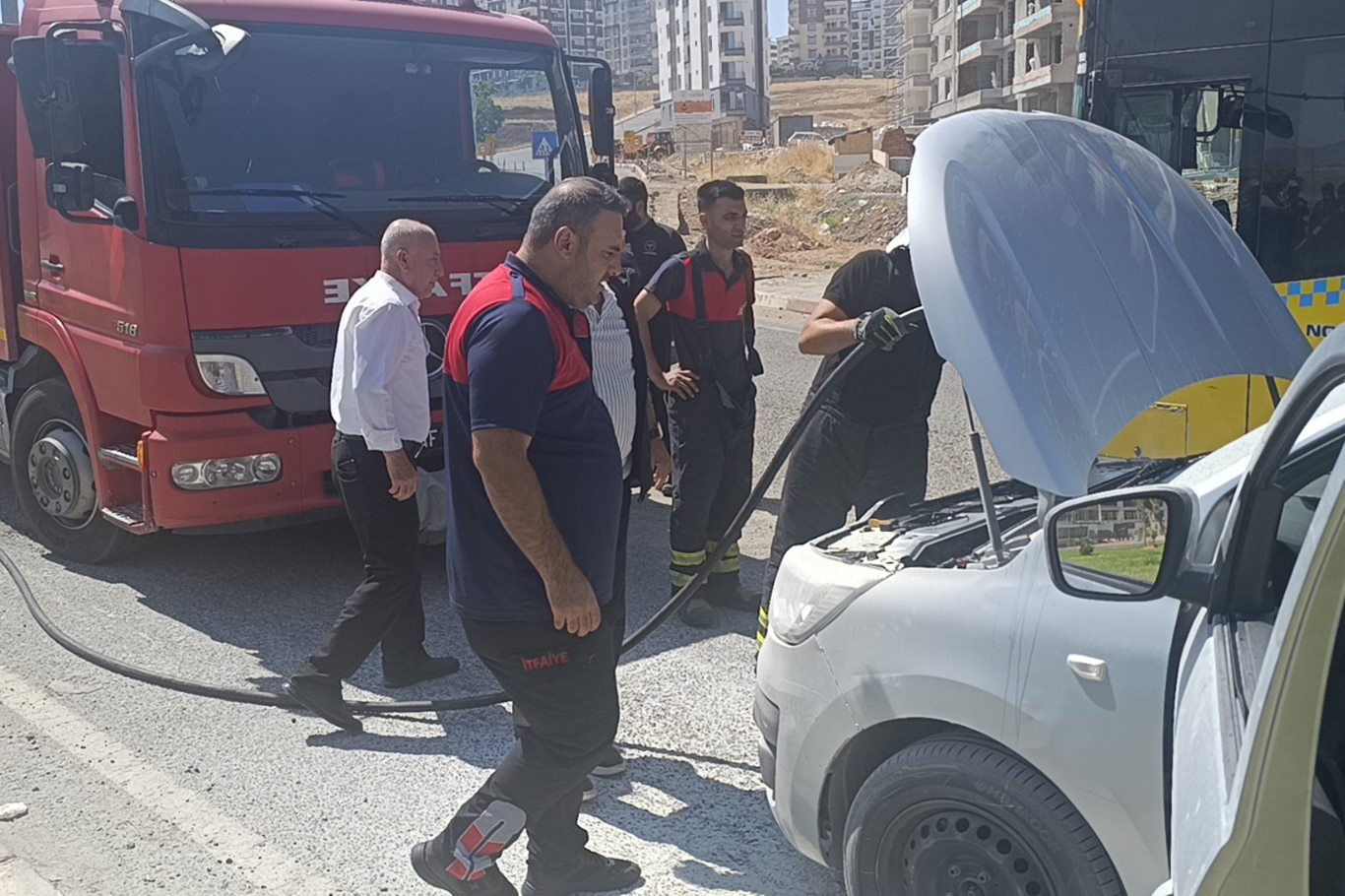 Siirt'te seyir halindeki kamyonette yangın çıktı