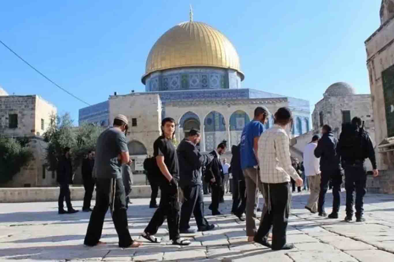 Yaklaşık 100 siyonist Mescid-i Aksa'ya baskın düzenledi