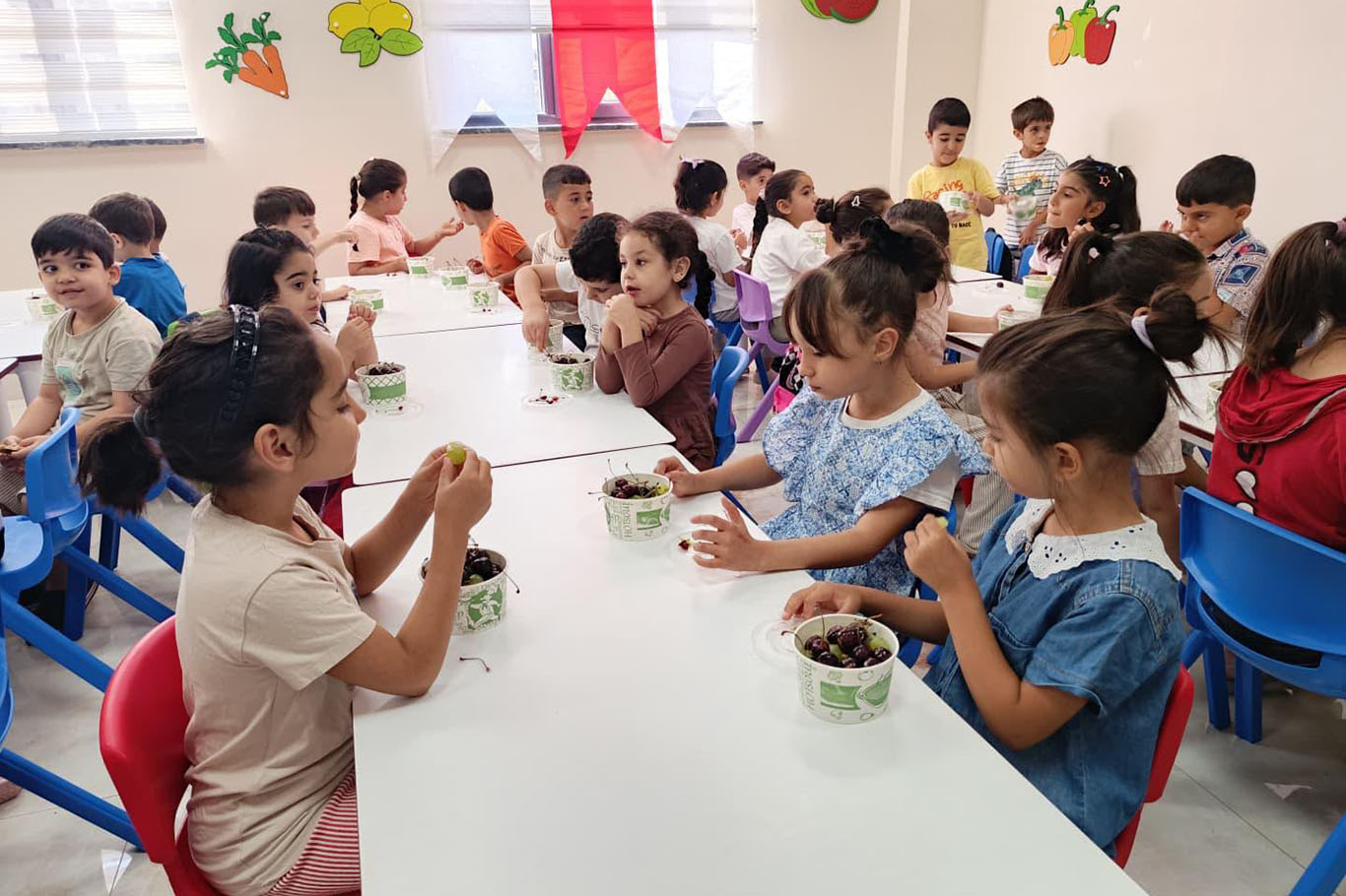 "1001 Vakıf Hayır Şartı" doğrultusunda Gaziantep'te 750 çocuğa meyve ikramı